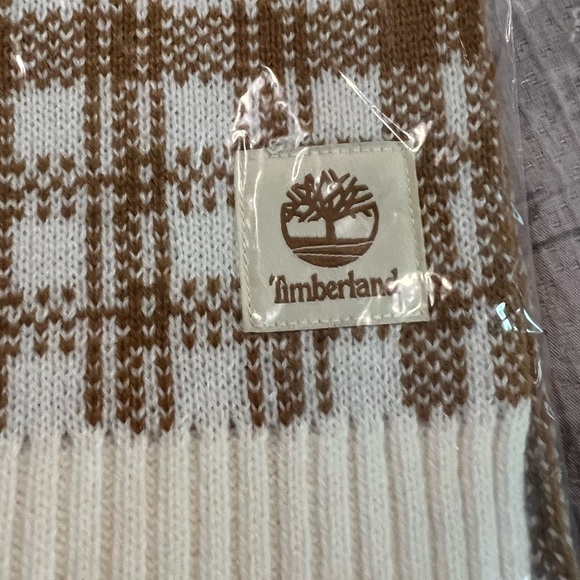 Timberland Buffalo Plaid Wide Scarf in Cream and White NEW T101808 60L x 10W - Picture 7 of 12